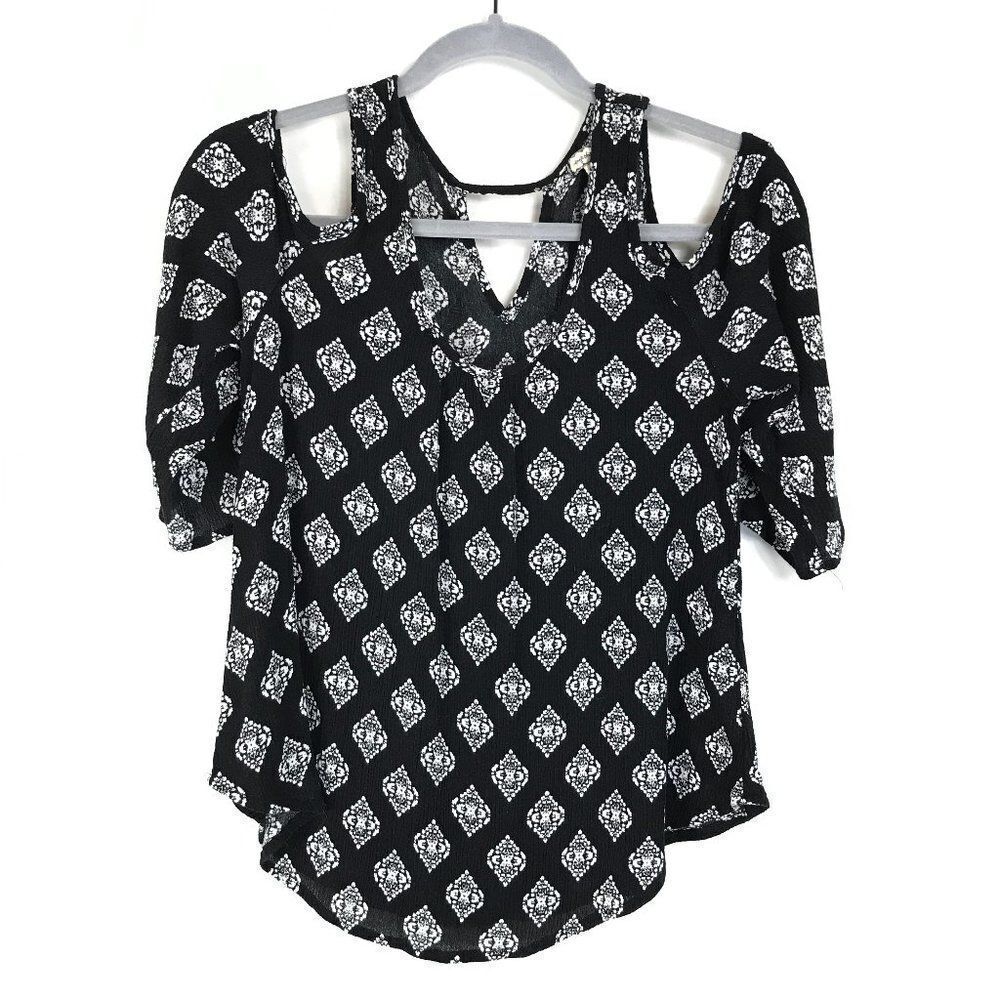 Eyeshadow Geometric Print Cold Shoulder Top Women's Small Keyhole Crinkle Rayon